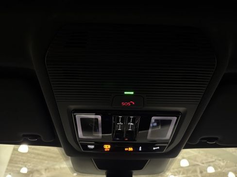 New 2026 Volkswagen Tiguan SE R-Line AWD/4WD image 35
