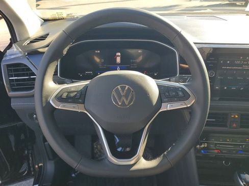 New 2026 Volkswagen Taos SE image 19