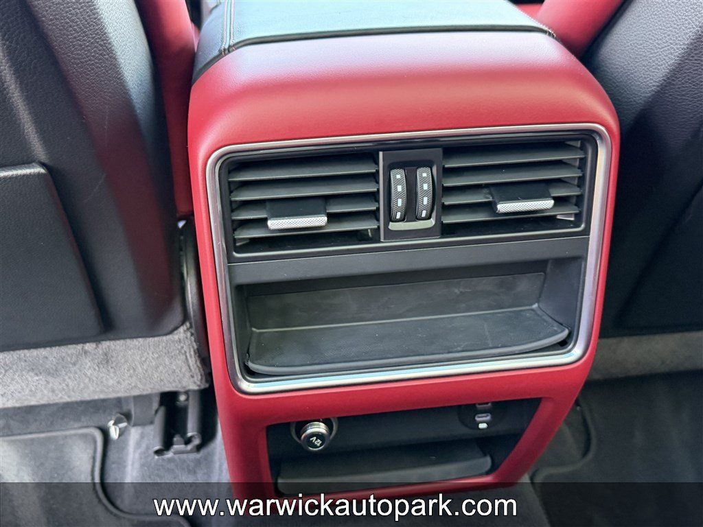 Used 2022 Porsche Cayenne AWD/4WD image 12
