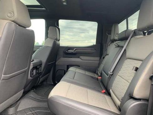 Used 2024 Chevrolet Silverado 1500 ZR2 image 18