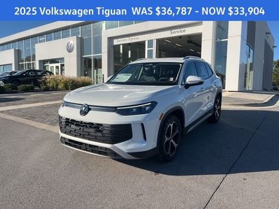 New 2025 Volkswagen Tiguan SE
