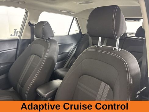 Used 2025 Hyundai Venue SEL FWD image 11