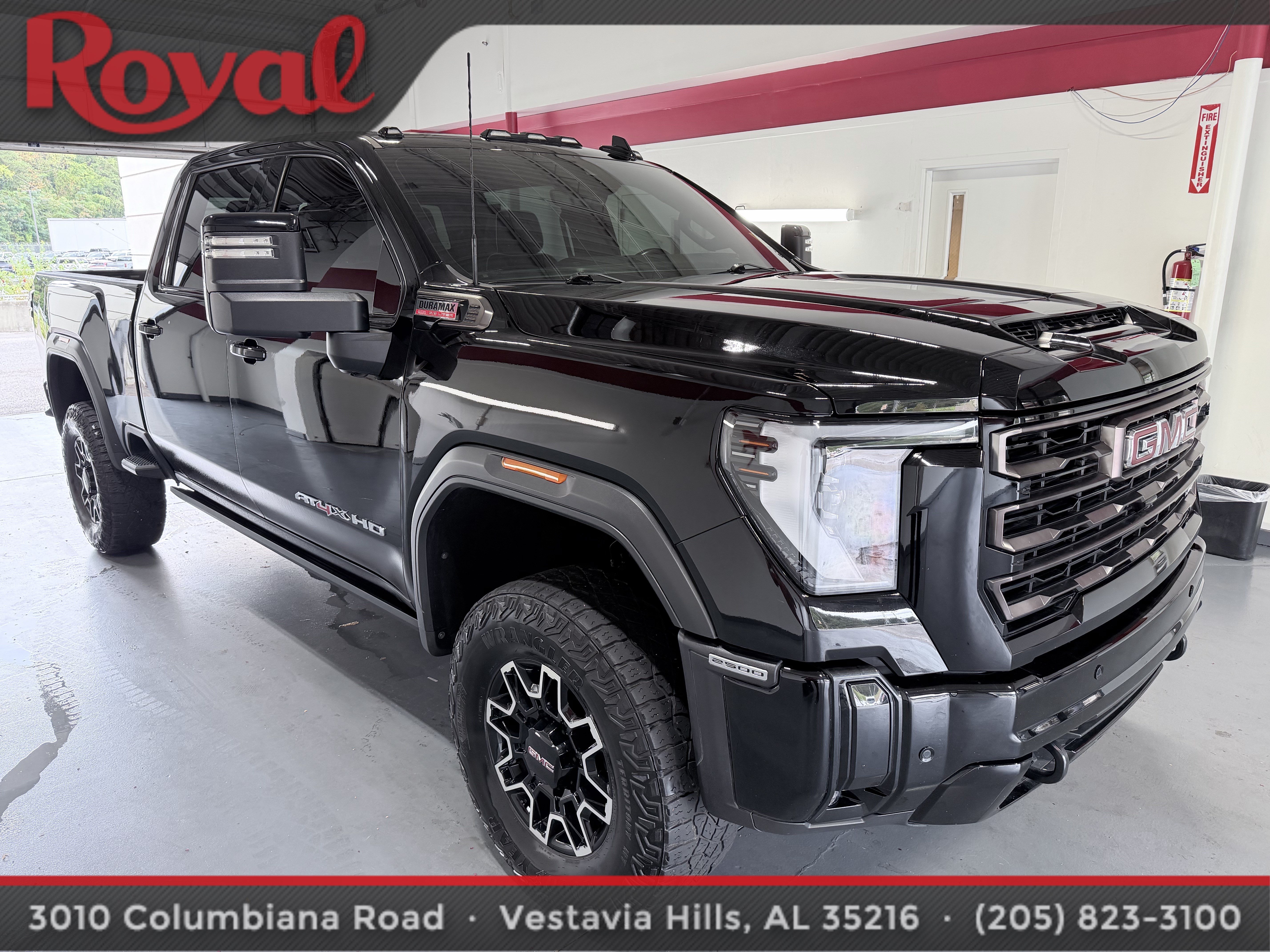 Used 2025 GMC Sierra 2500 AT4X AWD/4WD image 3