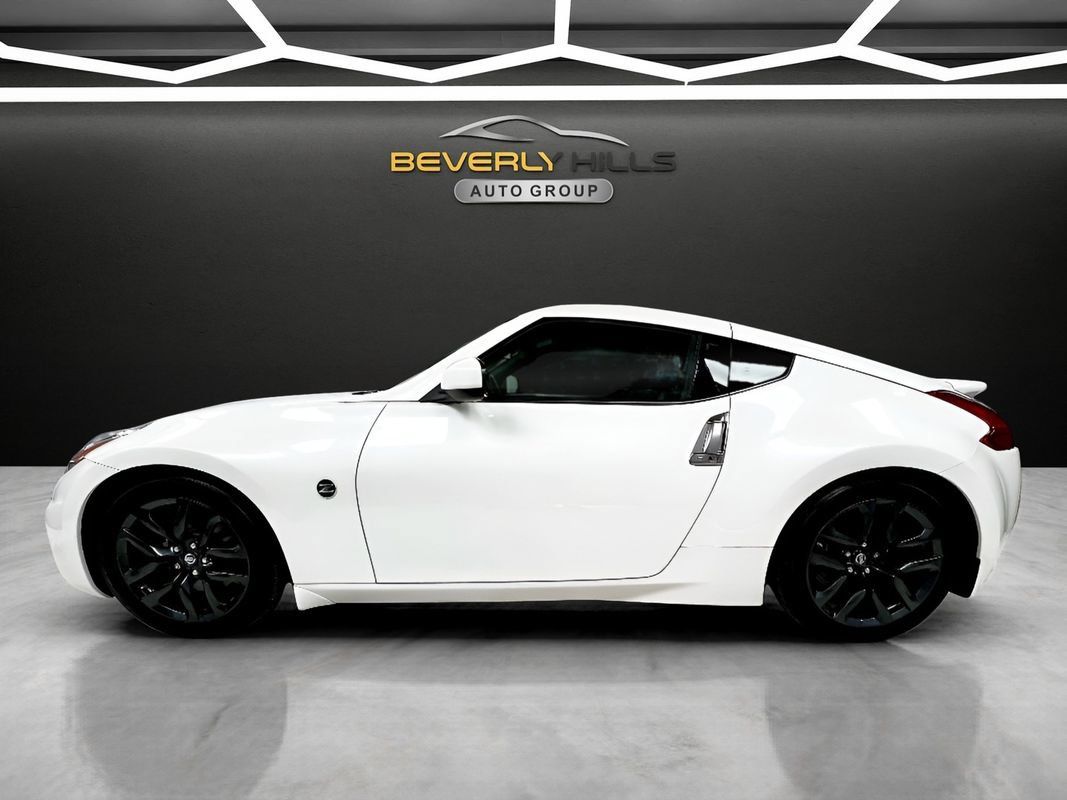 Used 2020 Nissan 370Z Coupe RWD image 2