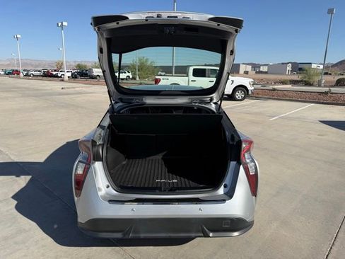 Used 2017 Toyota Prius Three Touring FWD image 34
