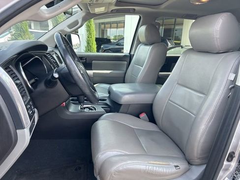 Used 2019 Toyota Sequoia SR5 AWD/4WD image 22