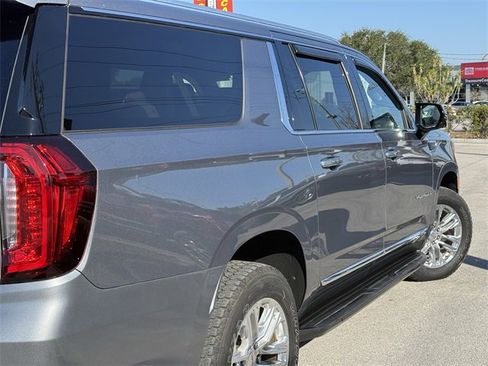 Used 2021 GMC Yukon XL SLT w/ SLT Premium Package image 8