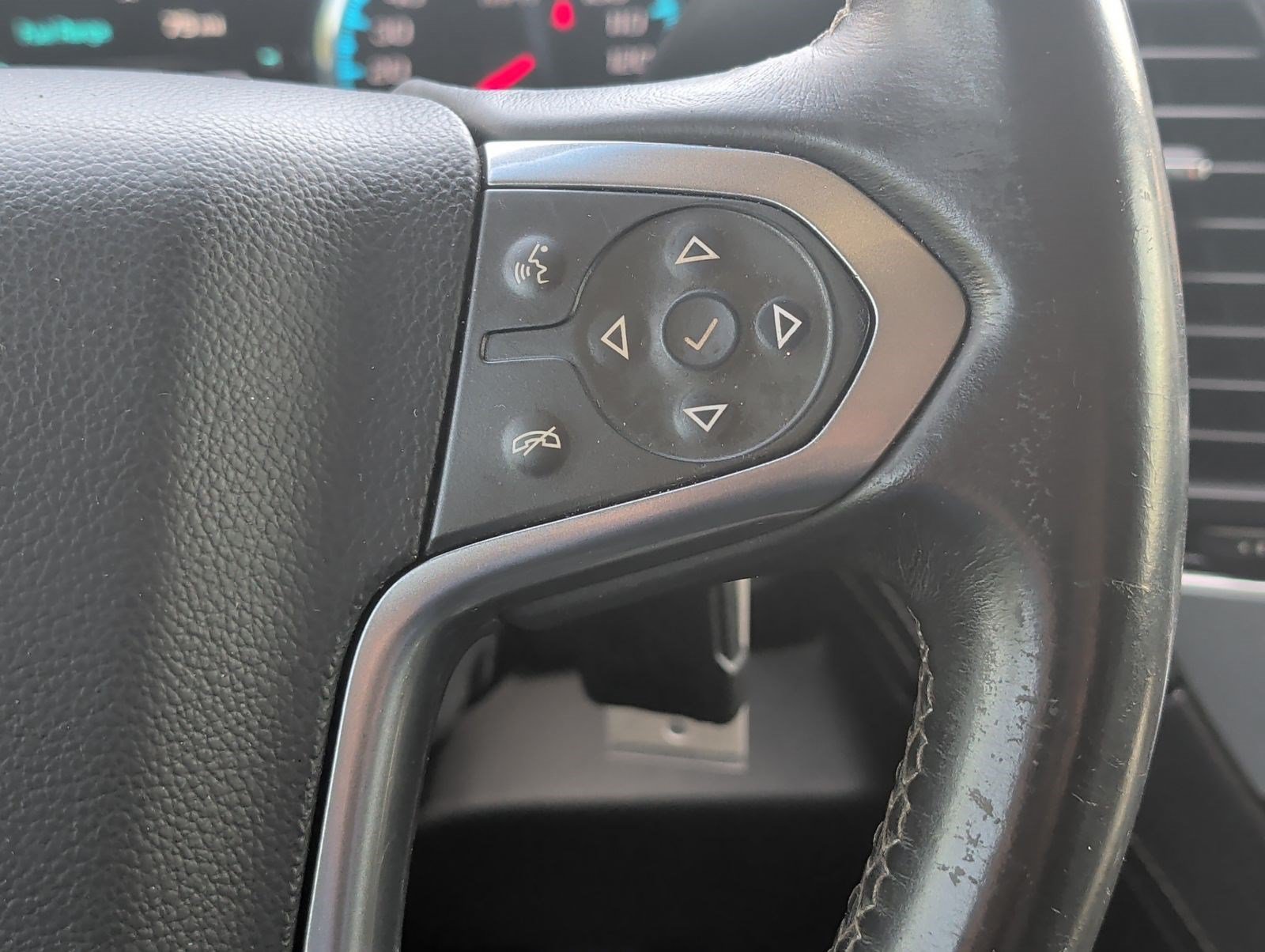 Used 2017 Chevrolet Suburban LT RWD image 15