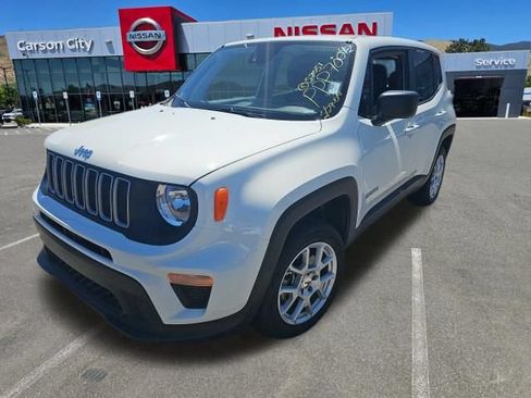 Used 2023 Jeep Renegade Latitude AWD/4WD image 3