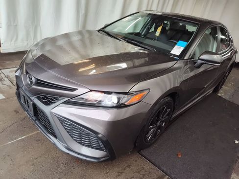 Used 2024 Toyota Camry SE image 1