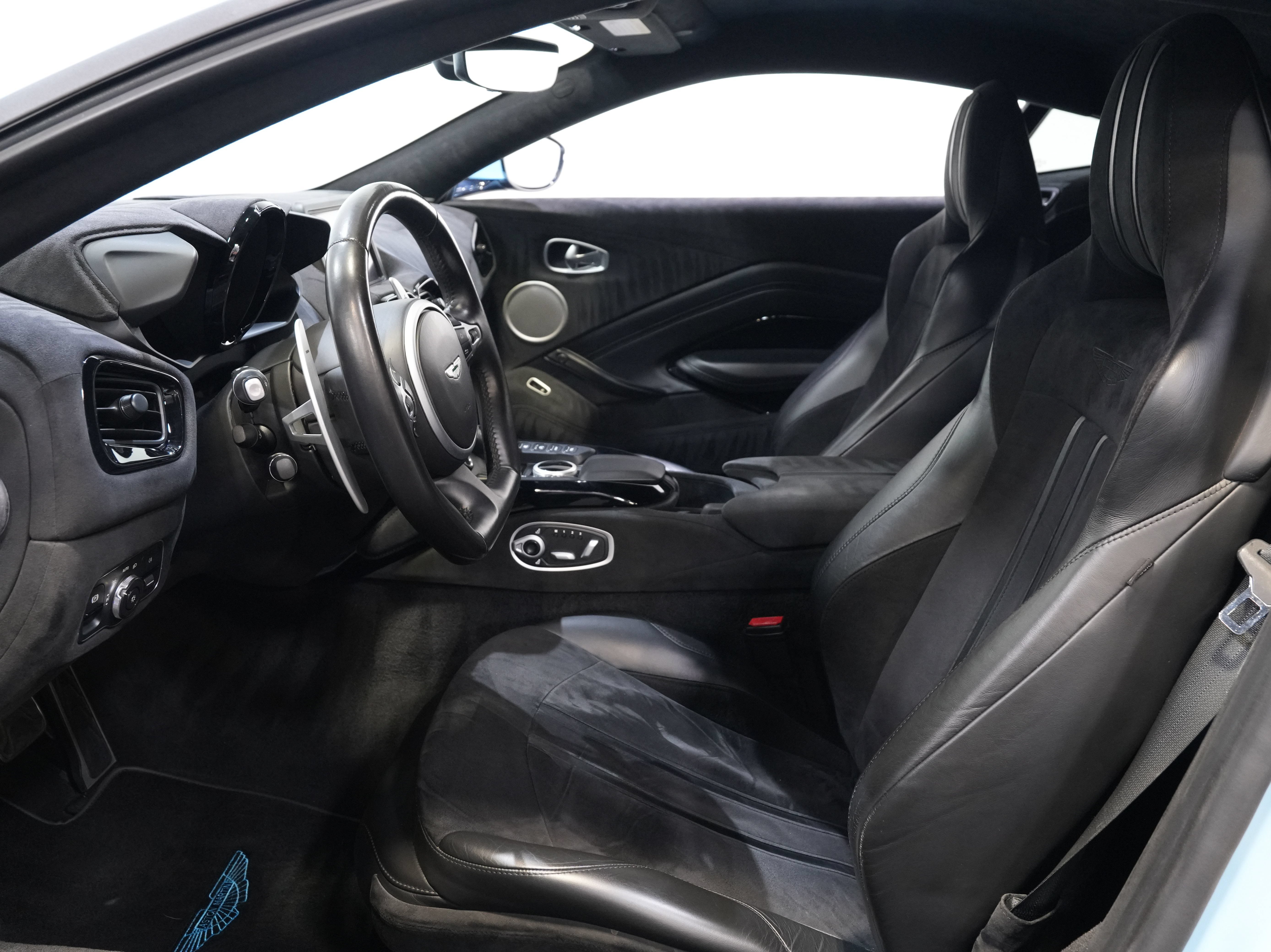 Used 2020 Aston Martin V8 Vantage Coupe RWD image 27