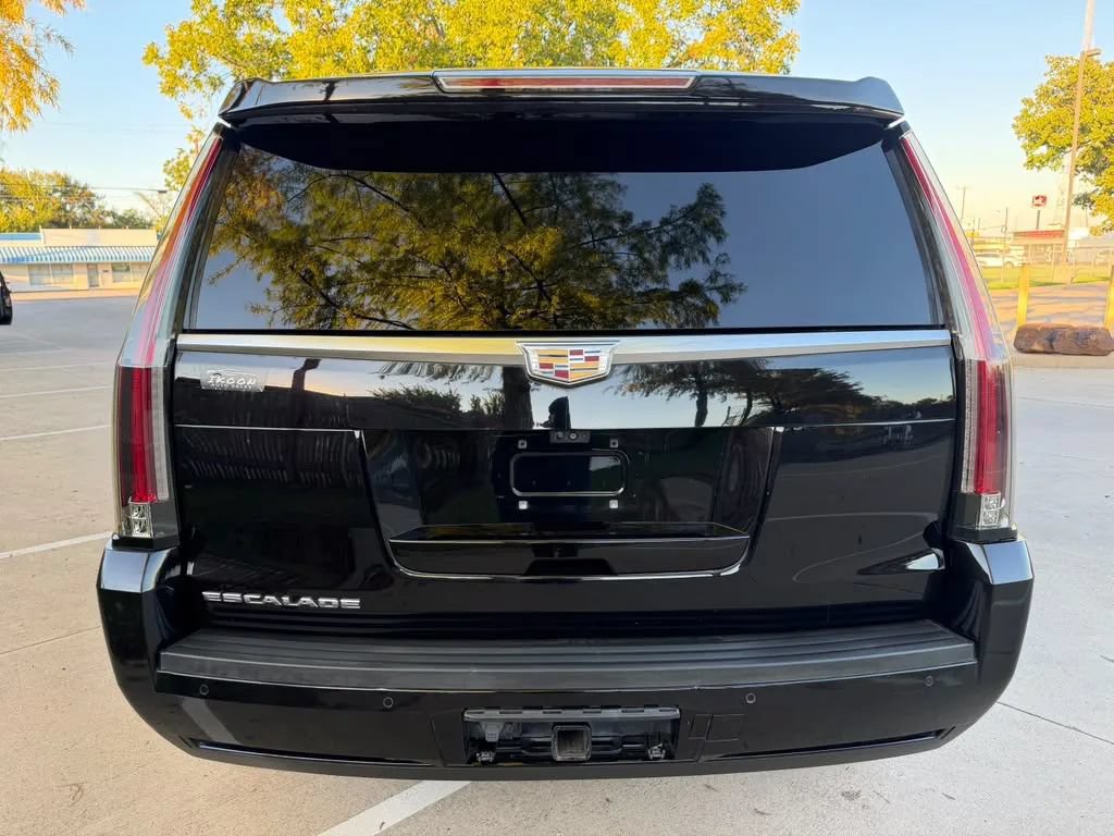 Used 2018 Cadillac Escalade Premium Luxury RWD image 7