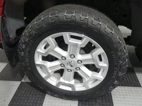 Used 2016 Nissan Titan SV AWD/4WD image 14