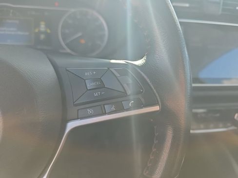 Used 2020 Nissan Versa SR image 14