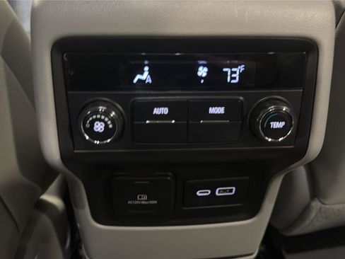 Used 2020 GMC Acadia SLT w/ Driver Alert Package II image 26