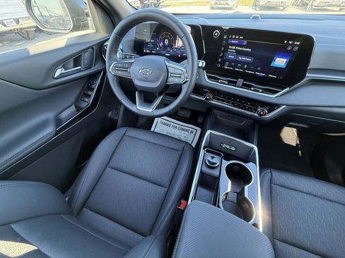 Used 2026 Chevrolet Equinox LT w/ Convenience Package II image 3