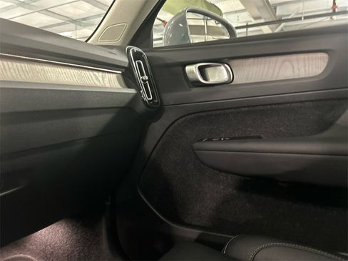 Certified 2025 Volvo XC40 B5 Plus image 20