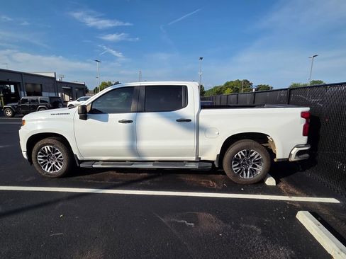 Used 2021 Chevrolet Silverado 1500 Custom w/ LPO, Blackout Package RWD image 5