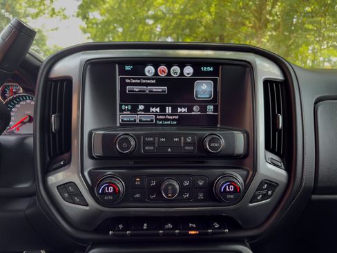 Used 2018 Chevrolet Silverado 1500 LTZ Z71 w/ LTZ Plus Package AWD/4WD image 10