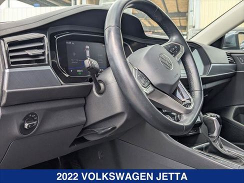 Certified 2022 Volkswagen Jetta SE w/ Panoramic Sunroof Package FWD image 12