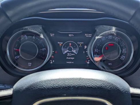 Used 2015 Dodge Challenger SXT RWD image 27