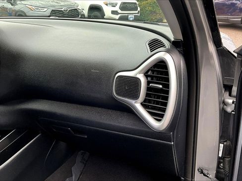 Used 2022 Kia Soul LX w/ Technology Package image 16