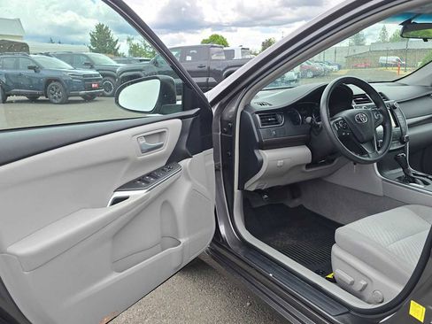 Used 2017 Toyota Camry LE FWD image 21
