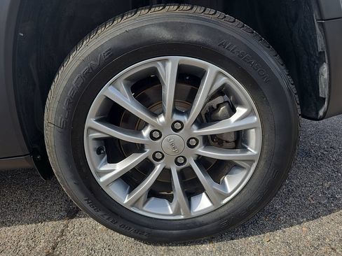 Used 2022 Jeep Cherokee Latitude Lux FWD image 32