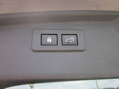 Used 2023 Subaru Outback Premium AWD/4WD image 19