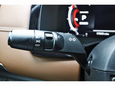 Used 2023 Nissan Pathfinder Platinum image 21