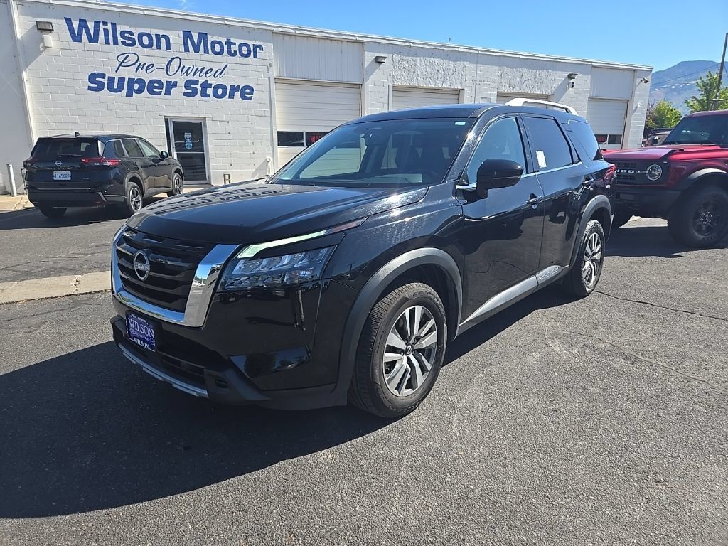 Used 2025 Nissan Pathfinder SL AWD/4WD image 1