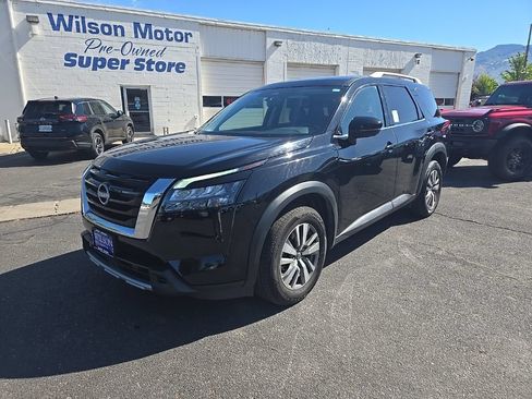 Used 2025 Nissan Pathfinder SL AWD/4WD image 1