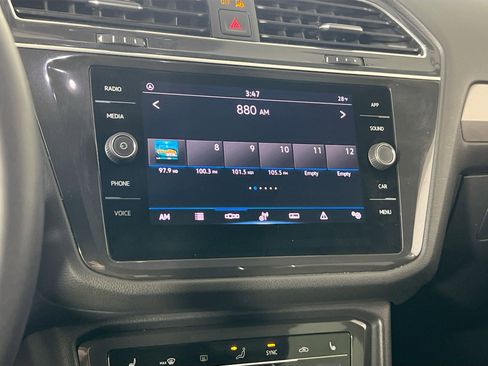 Used 2022 Volkswagen Tiguan SE AWD/4WD image 14