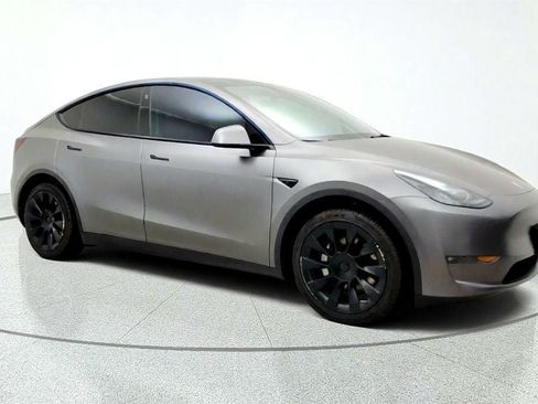 Used 2022 Tesla Model Y Long Range AWD/4WD image 3