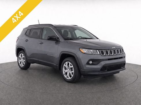 Used 2024 Jeep Compass Latitude AWD/4WD image 2