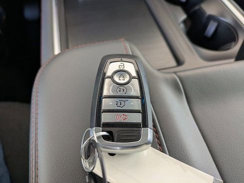 Certified 2025 Ford Expedition Active image 29