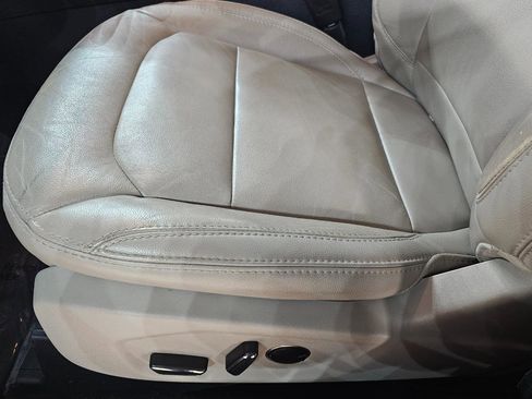 Used 2018 Ford Explorer XLT w/ Equipment Group 202A image 34