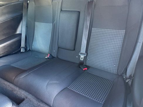 Used 2016 Dodge Challenger SXT image 5