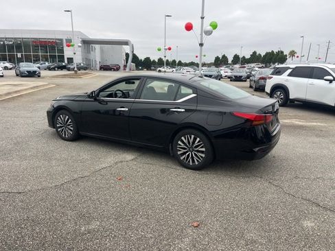 Used 2024 Nissan Altima 2.5 SV image 4