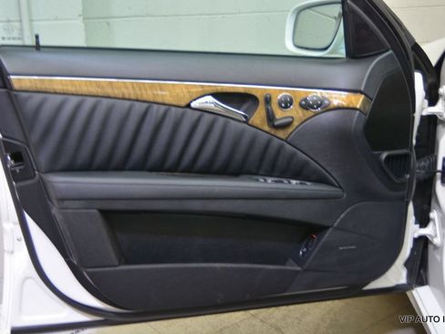Used 2009 Mercedes-Benz E 550 Sedan image 7