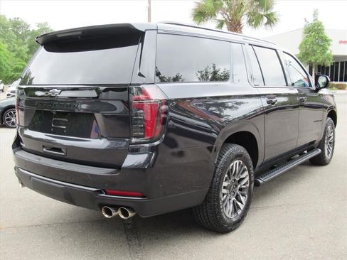 Used 2025 Chevrolet Suburban Z71 AWD/4WD image 7