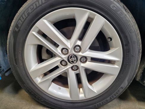 Used 2019 Toyota Corolla SE w/ Carpet Mat Package FWD image 31