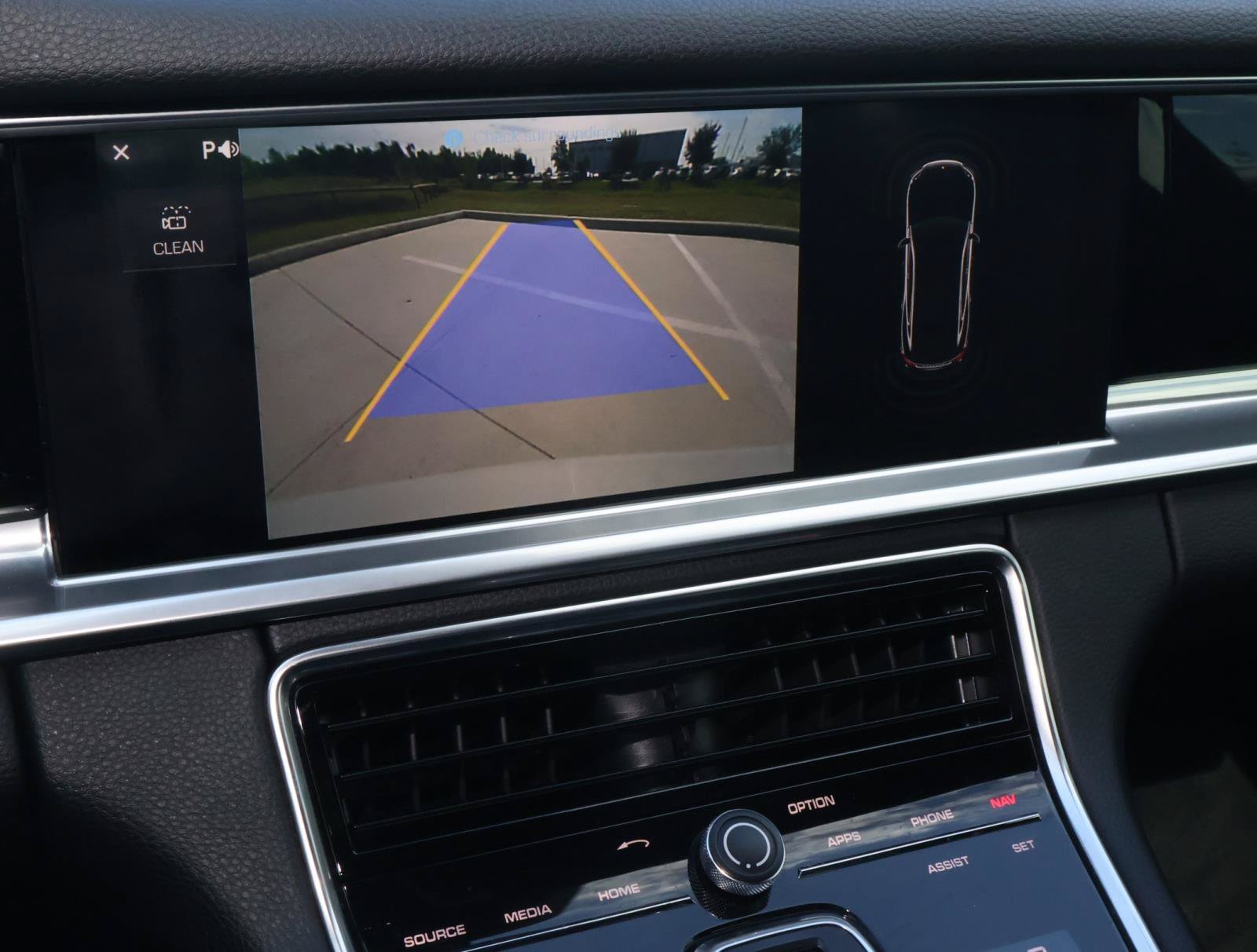 Used 2018 Porsche Panamera 4 AWD/4WD image 27