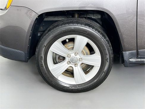 Used 2016 Jeep Compass Latitude image 10