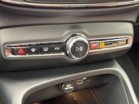 New 2026 Volvo XC40 B5 Core image 16