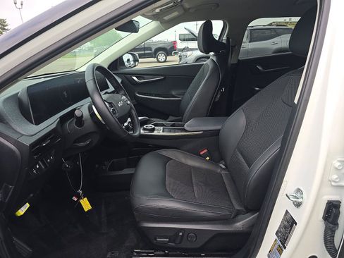 Used 2024 Kia EV6 Light AWD/4WD image 4
