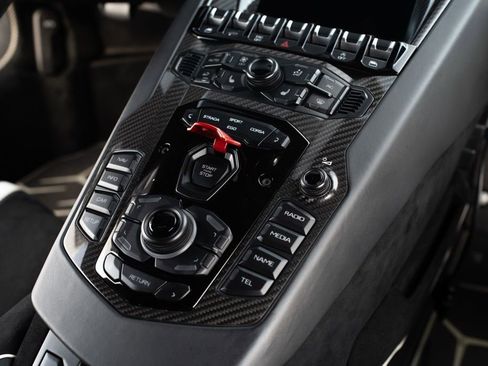 Used 2021 Lamborghini Aventador SVJ image 38