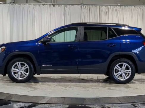 Used 2022 GMC Terrain SLE w/ Driver Convenience Package image 5