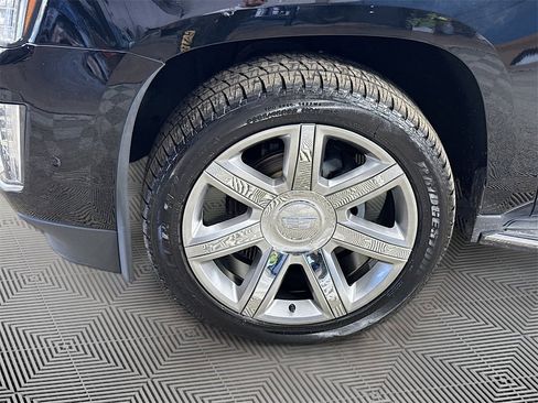 Used 2019 Cadillac Escalade Premium Luxury image 35