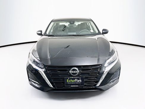 Used 2025 Nissan Altima 2.5 SV image 2